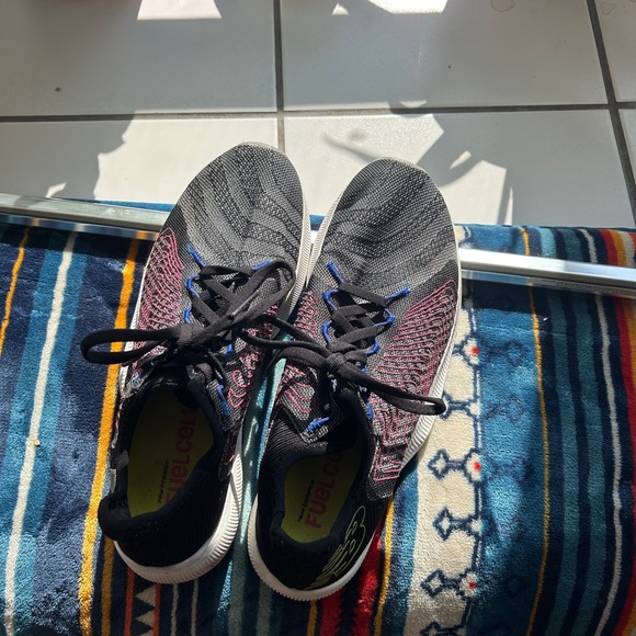 Women’s New Balance Fuelcell - Picture 2 of 3